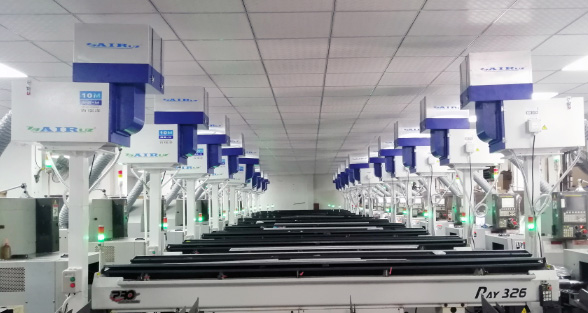 百瑞泽机械式油雾分离设备在精密加工中心上的侧装式安装实拍
