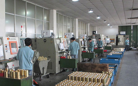 BE系列油雾收集器在CNC加工中心上的顶置式安装与吸气管路设置案例